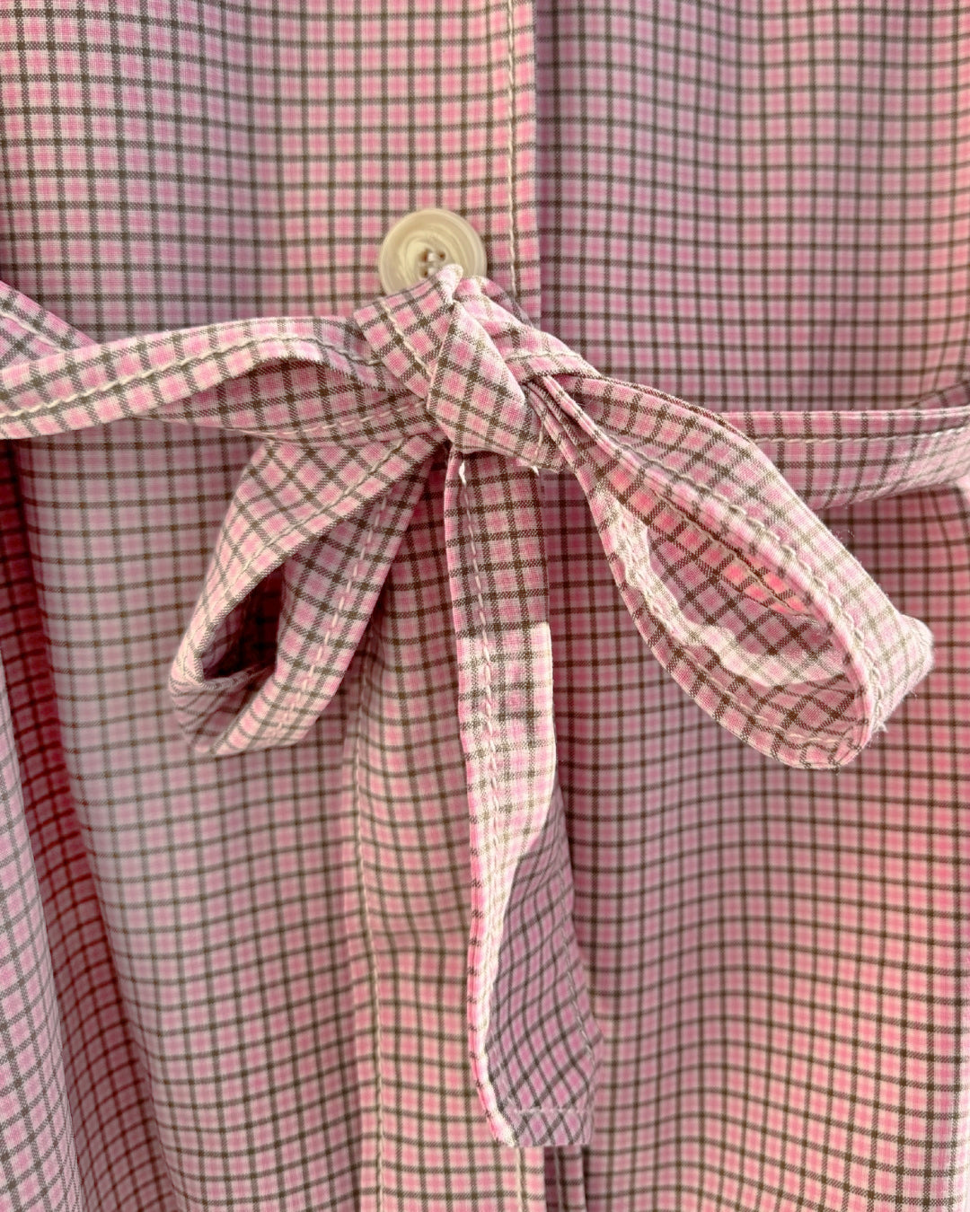 Close-up of removable self-tie belt on vintage W by Worth utility shirt jacket.